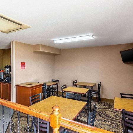 Econo Lodge Inn&Suites Evansville Stevenson Esterno foto