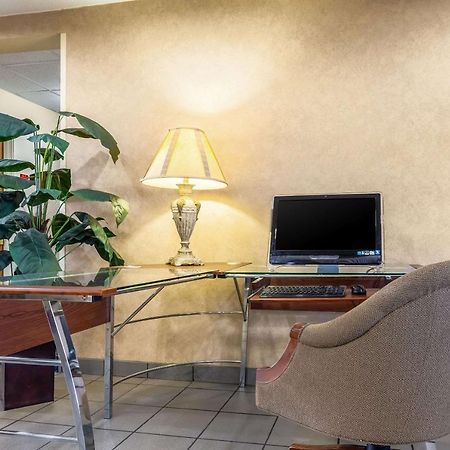 Econo Lodge Inn&Suites Evansville Stevenson Esterno foto