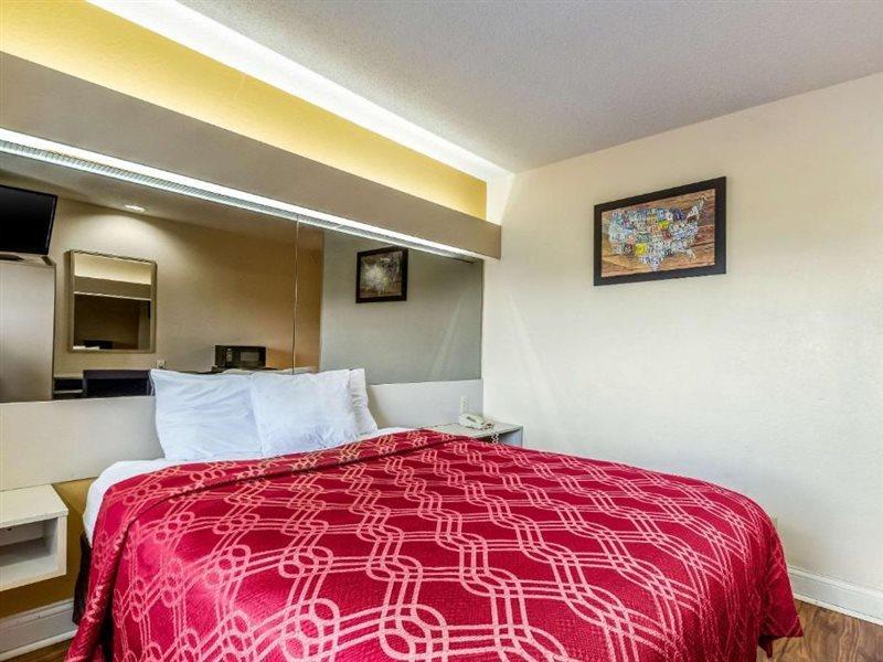 Econo Lodge Inn&Suites Evansville Stevenson Esterno foto