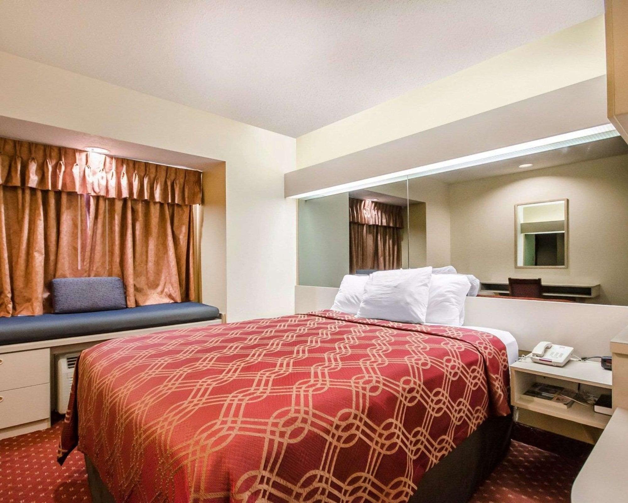 Econo Lodge Inn&Suites Evansville Stevenson Esterno foto