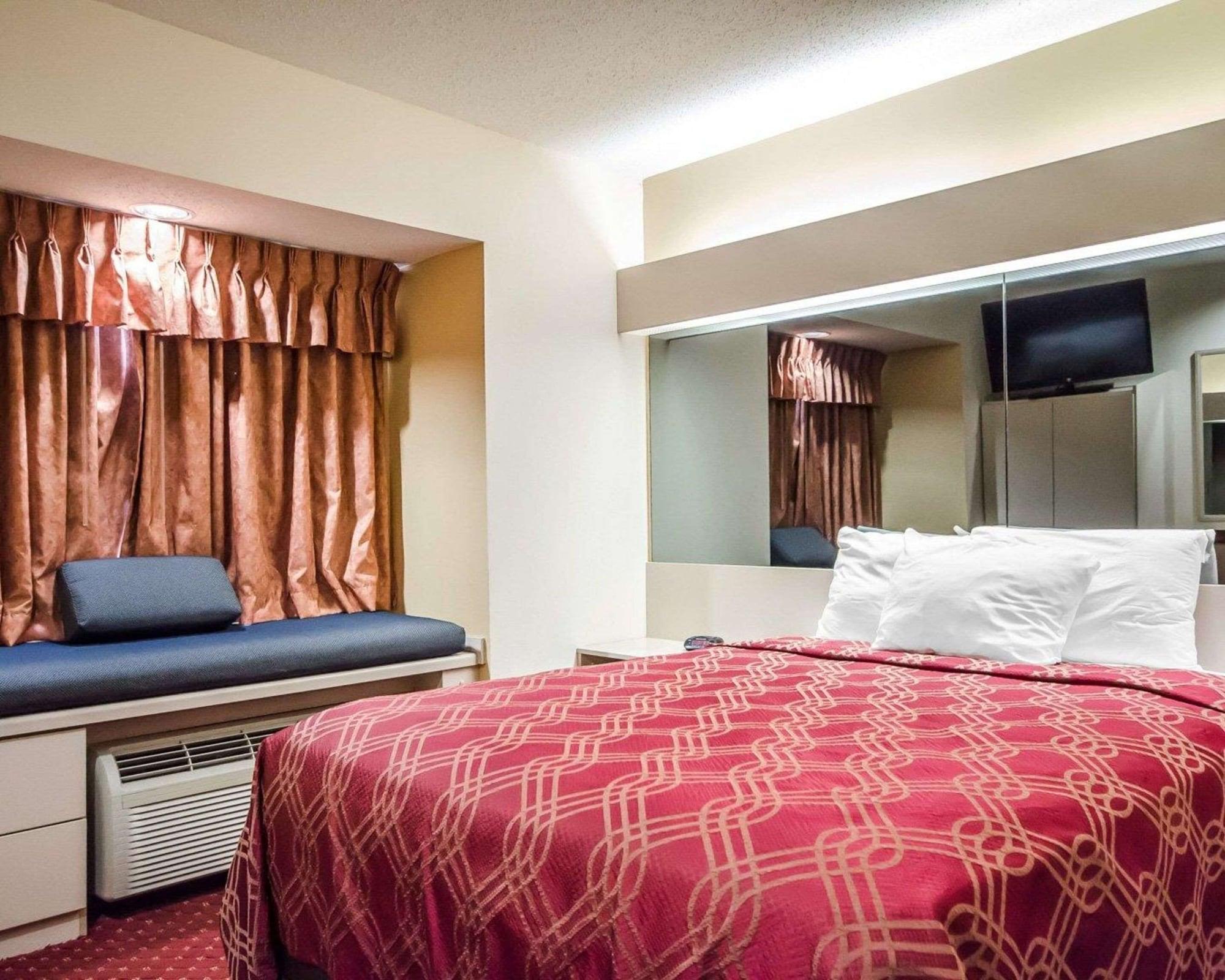 Econo Lodge Inn&Suites Evansville Stevenson Esterno foto