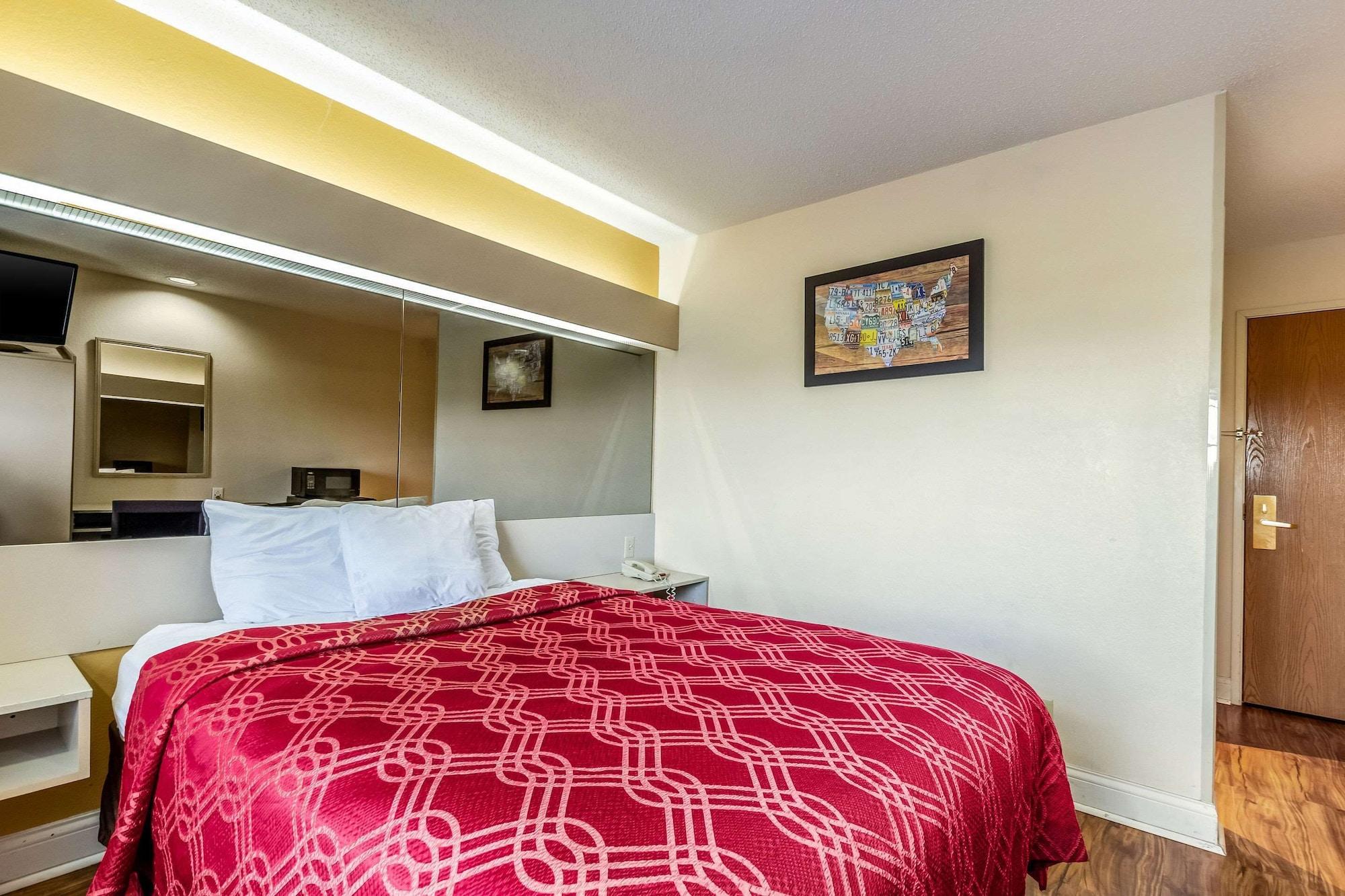 Econo Lodge Inn&Suites Evansville Stevenson Esterno foto