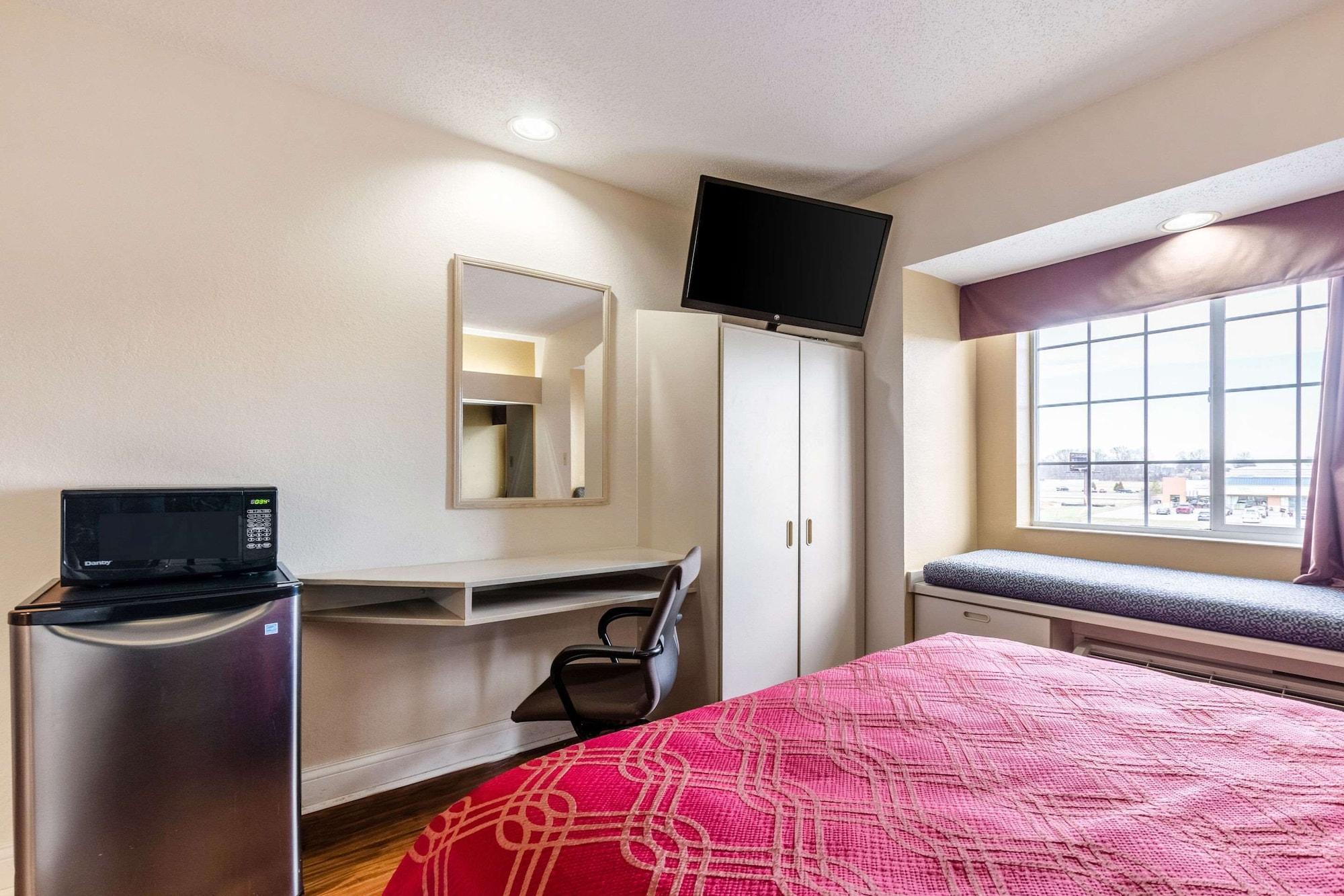 Econo Lodge Inn&Suites Evansville Stevenson Esterno foto