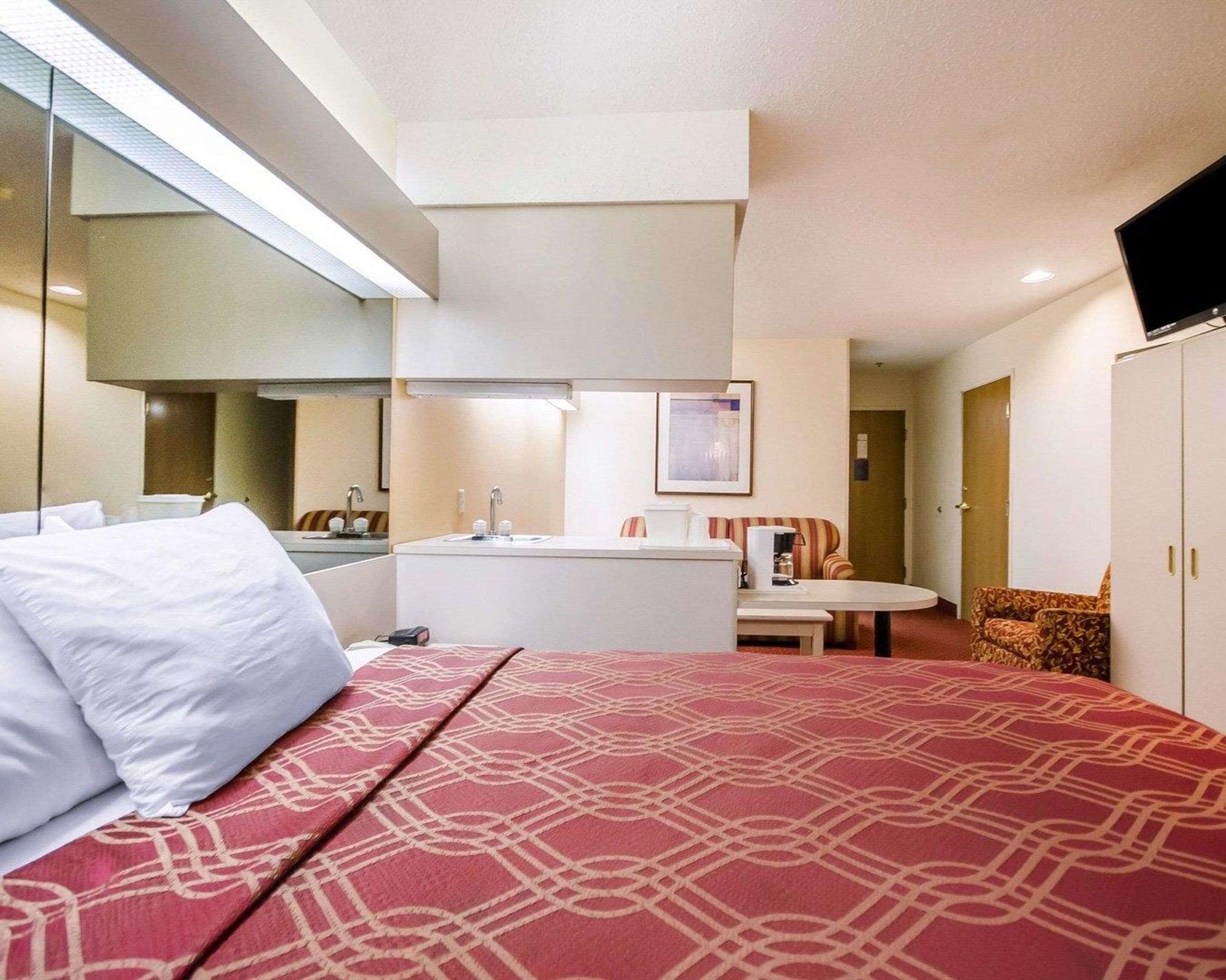 Econo Lodge Inn&Suites Evansville Stevenson Esterno foto