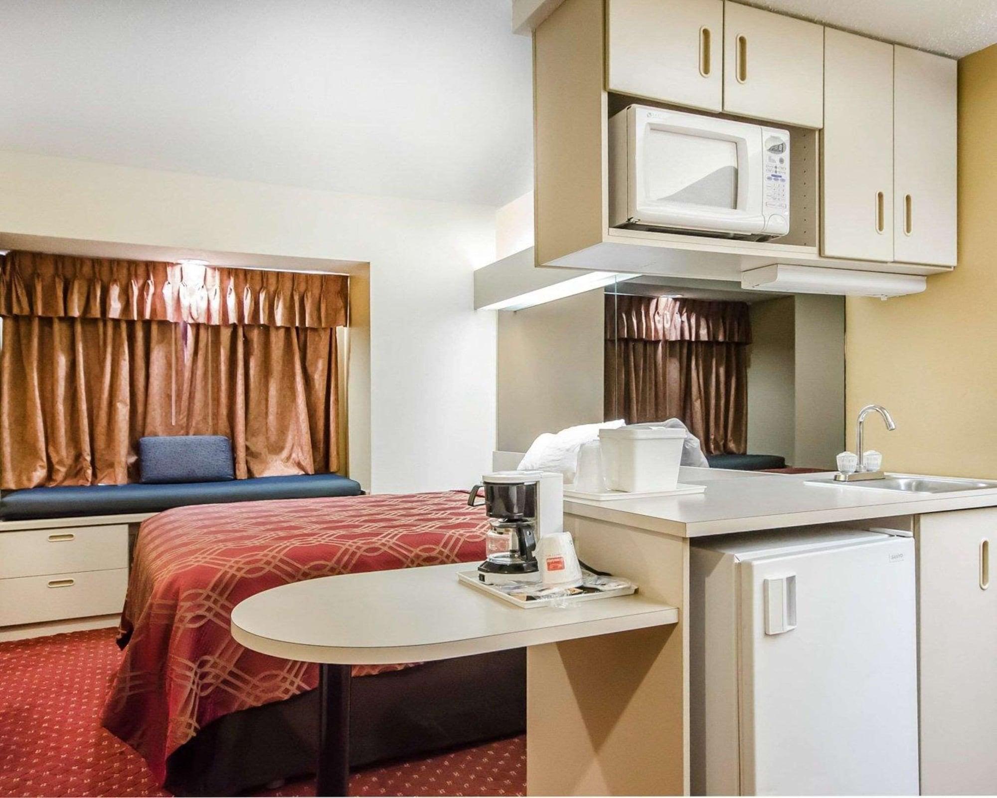 Econo Lodge Inn&Suites Evansville Stevenson Esterno foto