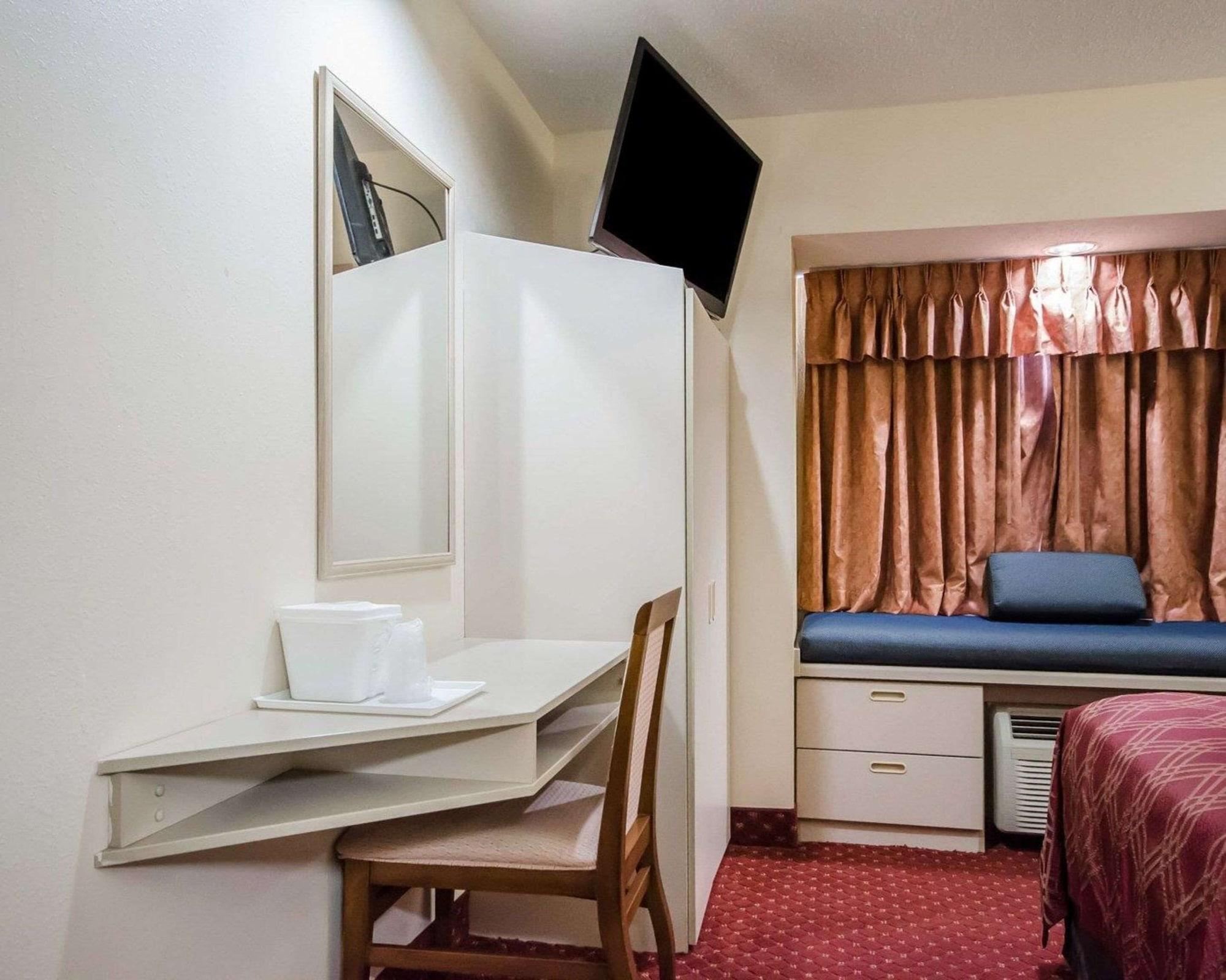 Econo Lodge Inn&Suites Evansville Stevenson Esterno foto