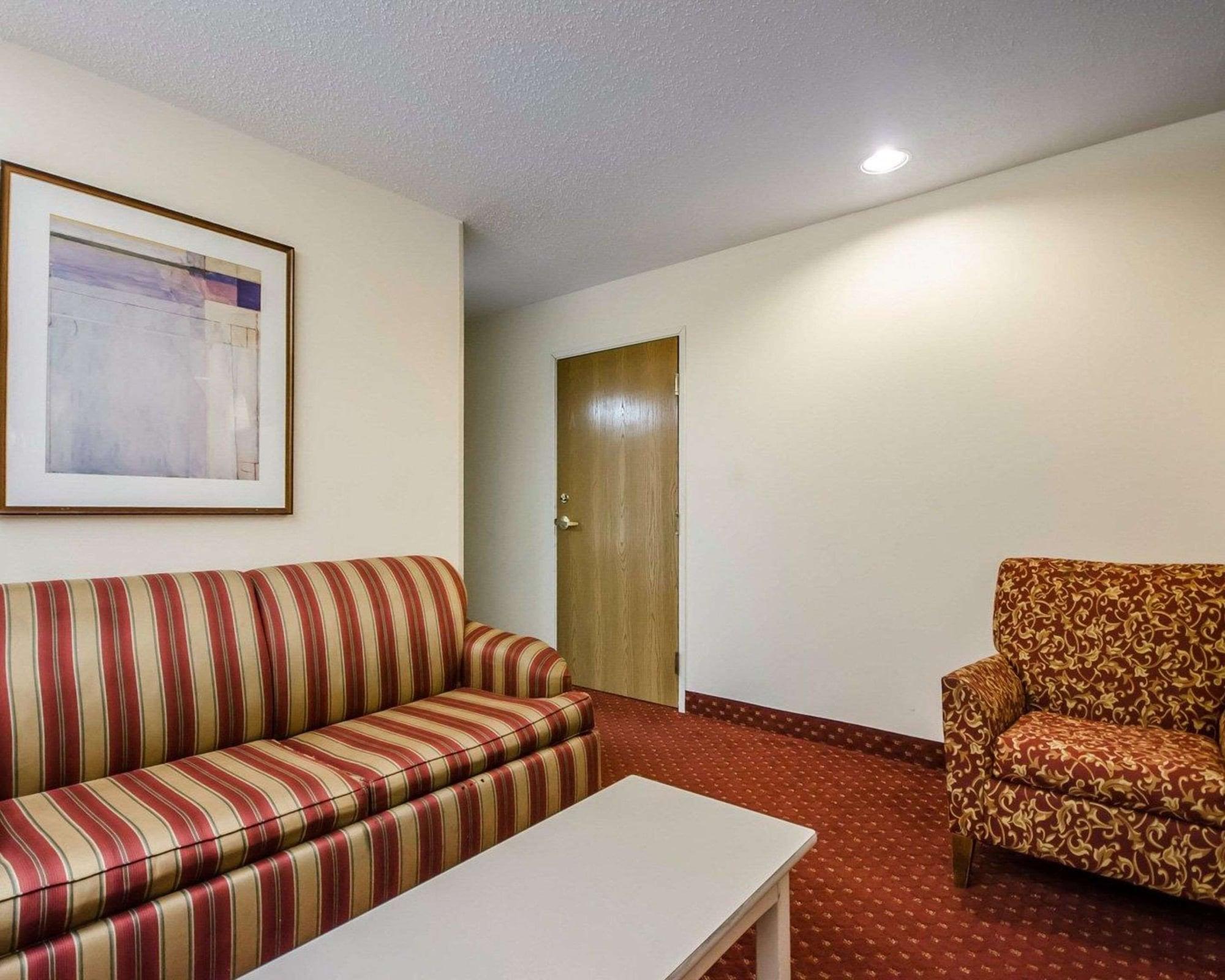 Econo Lodge Inn&Suites Evansville Stevenson Esterno foto