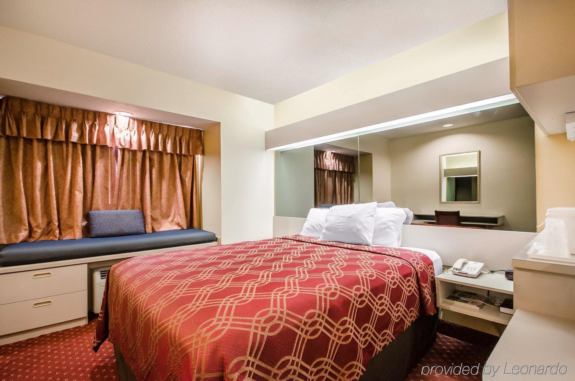 Econo Lodge Inn&Suites Evansville Stevenson Esterno foto
