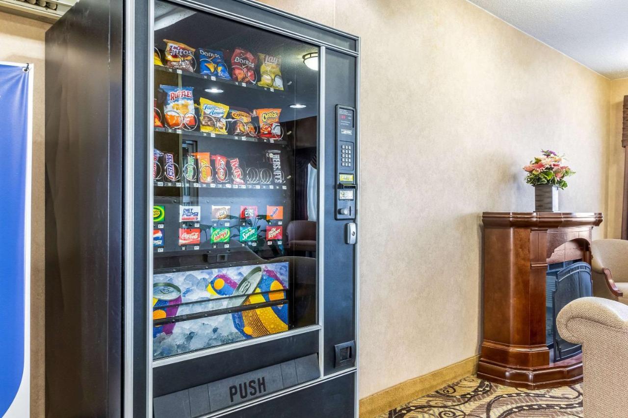 Econo Lodge Inn&Suites Evansville Stevenson Esterno foto